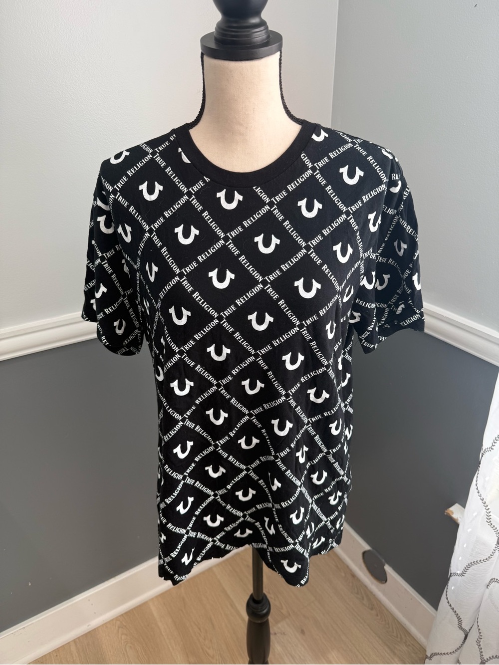 TRUE RELIGION MONOGRAM LOGO
TEE SHIRT BLACK MENS SIZE XL